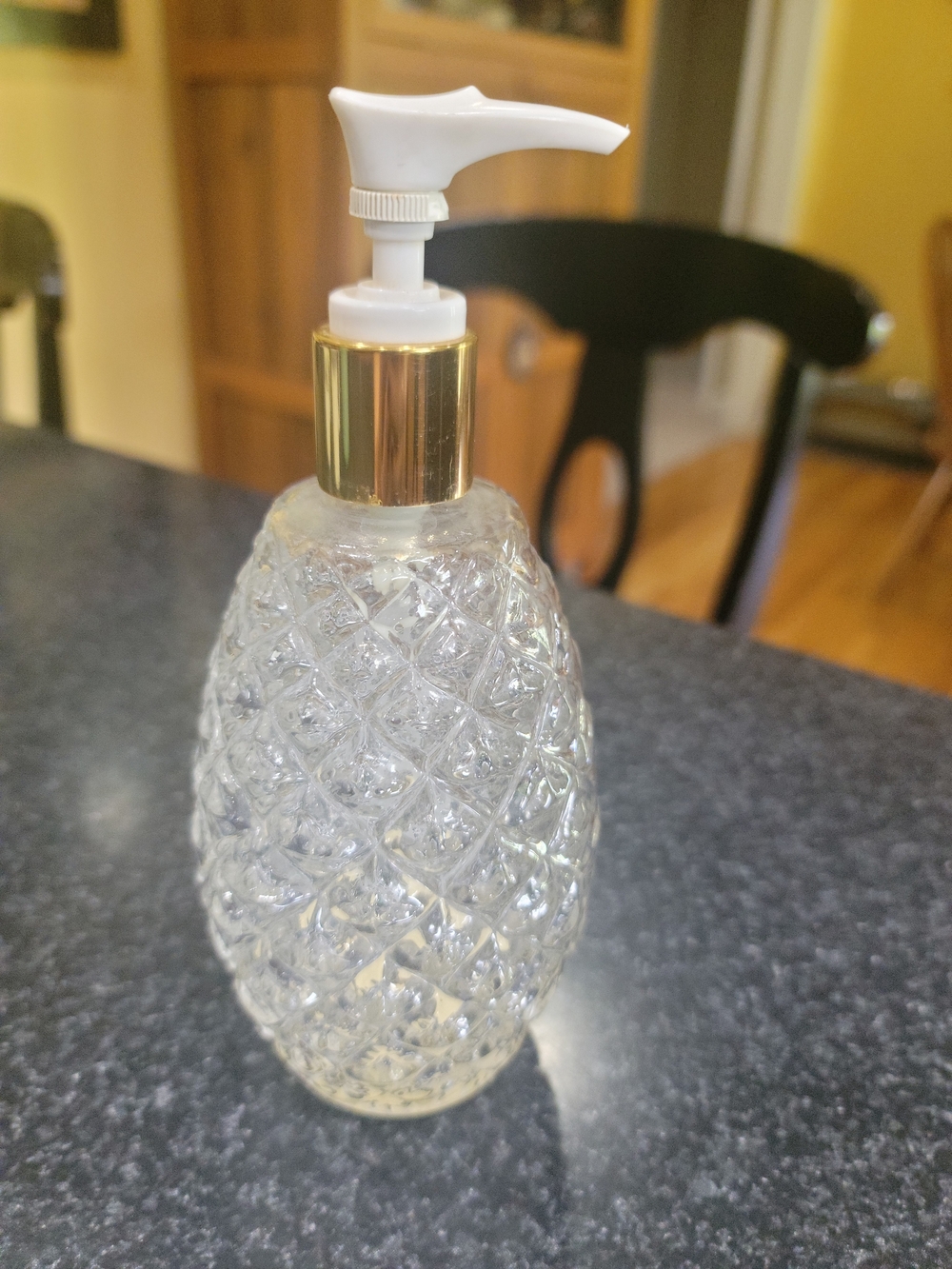 Vintage Avon Pineapple 10 fl oz Clear Glass Pump Bottle